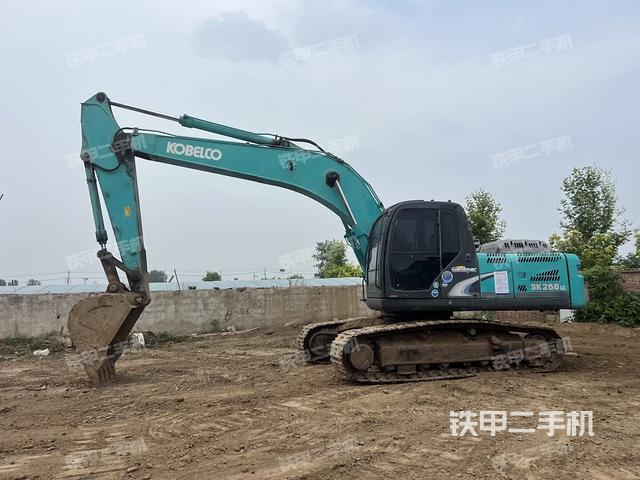 神鋼SK250挖掘機(jī)