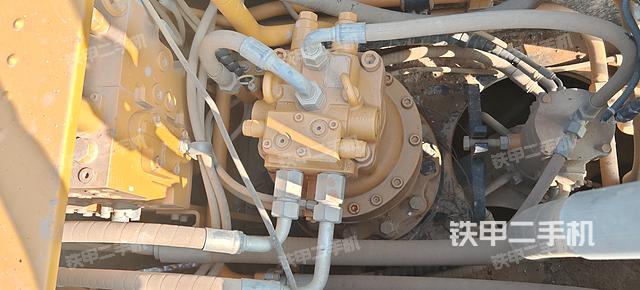 回转马达和主控阀（整机外观）