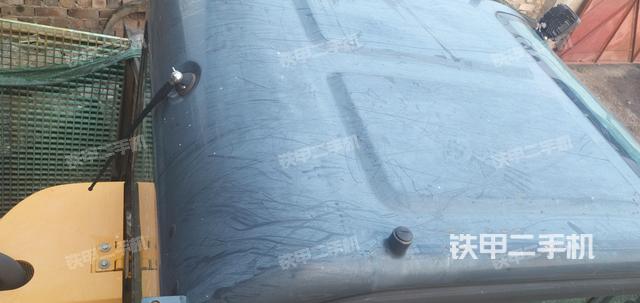 駕駛室頂部（整機外觀）