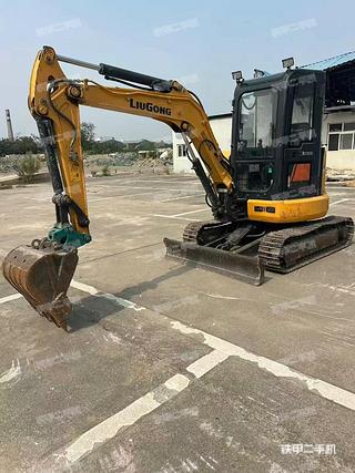 柳工CLG9035E挖掘机实拍图片