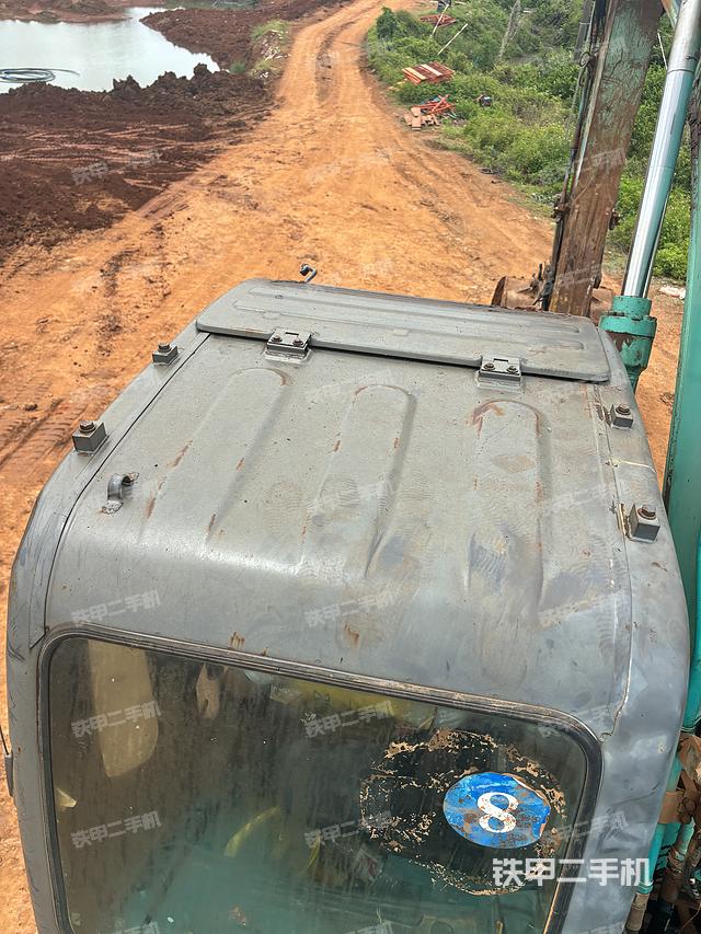 驾驶室顶部（整机外观）