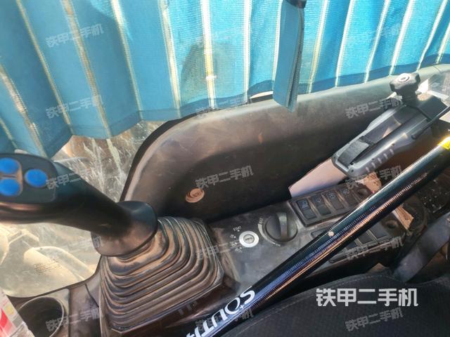 座椅右側(cè)控制臺/鑰匙門/油門/含右手柄(駕駛室部分) 座椅右側(cè)控制臺/鑰匙門/油門/含右手柄(駕駛室部分)