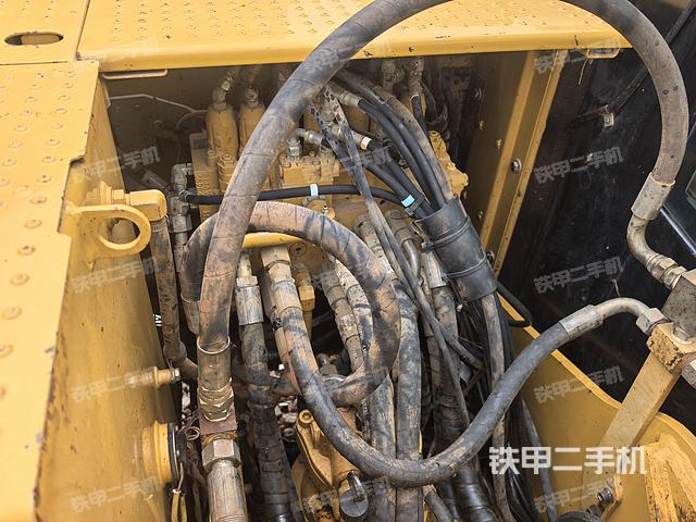 回转马达和主控阀（整机外观）