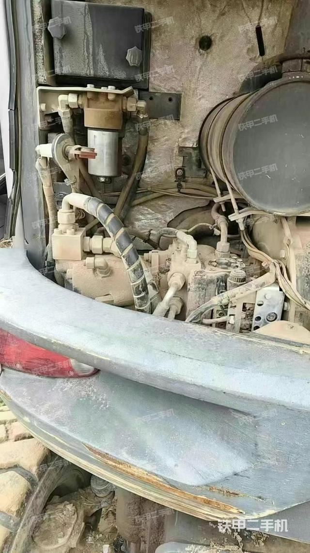 液壓泵艙室正面整體（整機(jī)外觀）