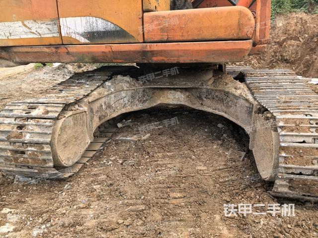大臂根部 斜视(工作和回转装置) 大臂根部 斜视(工作和回转装置)