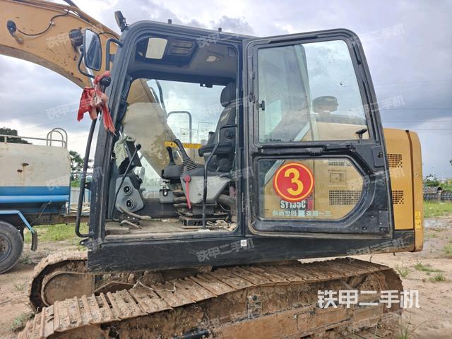 驾驶室左前45度(驾驶室部分) 驾驶室左前45度(驾驶室部分)