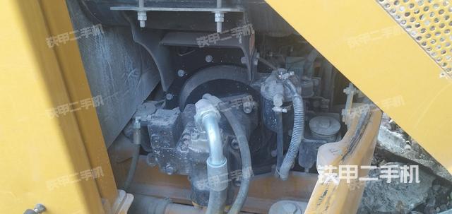 液壓泵艙室正面整體（整機外觀）