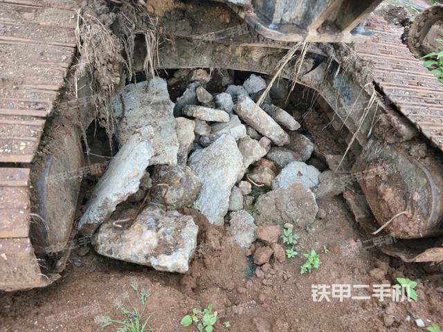 轉(zhuǎn)盤和下車架正前（工作和回轉(zhuǎn)裝置）