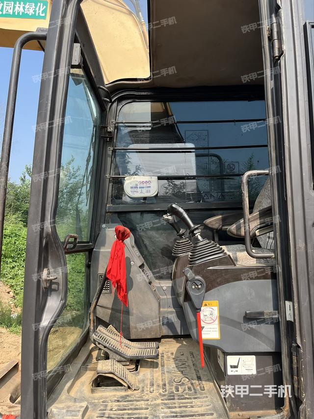 駕駛室頂部（整機外觀）