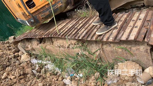 单侧履带整体(整机外观) 单侧履带整体(整机外观)