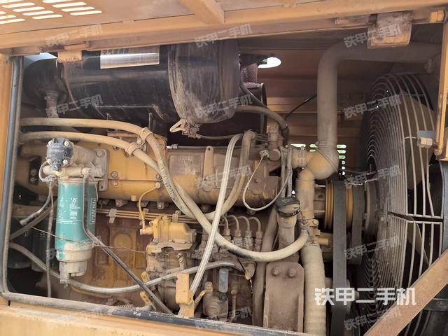 发动机左侧（整机外观及大件）