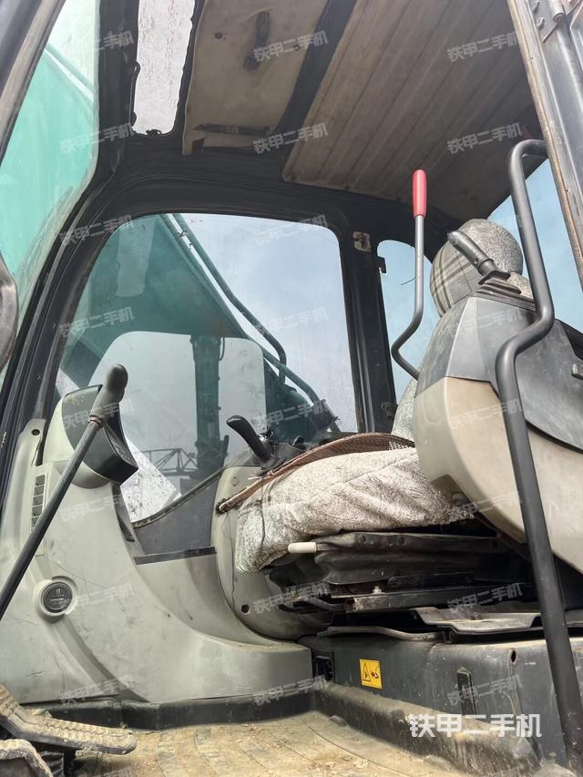 驾驶室整体(整机外观) 驾驶室整体(整机外观)