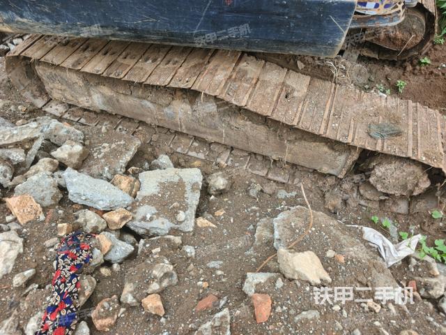 左側(cè)履帶整體?（行走機(jī)構(gòu)）