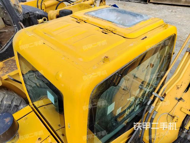 駕駛室頂部(整機外觀) 駕駛室頂部(整機外觀)