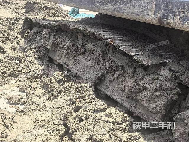 单侧履带整体(整机外观) 单侧履带整体(整机外观)