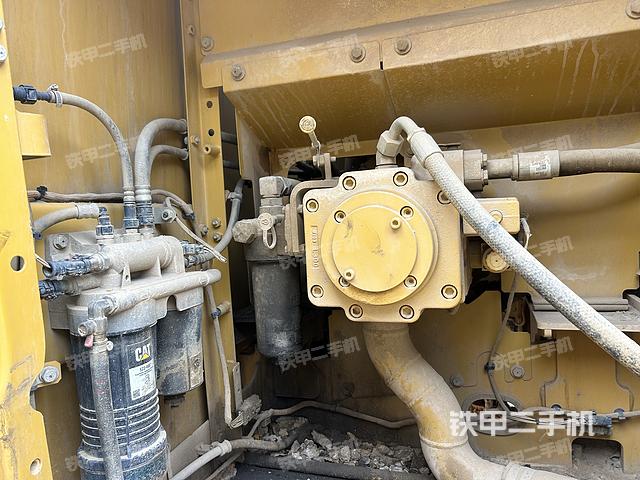 液压泵舱室正面整体(整机外观) 液压泵舱室正面整体(整机外观)
