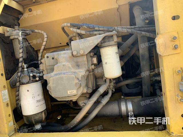 液壓泵艙室正面整體(整機外觀) 液壓泵艙室正面整體(整機外觀)