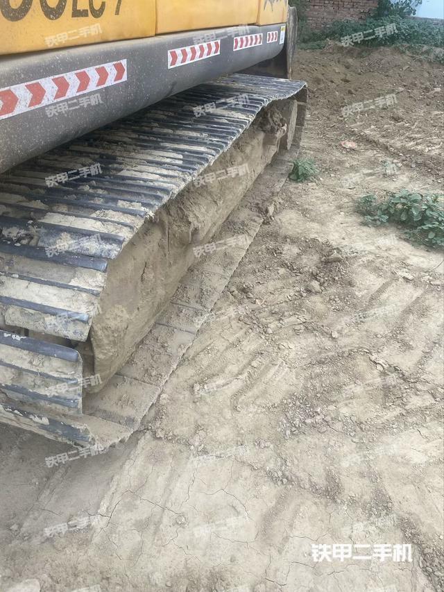 单侧履带整体(整机外观) 单侧履带整体(整机外观)