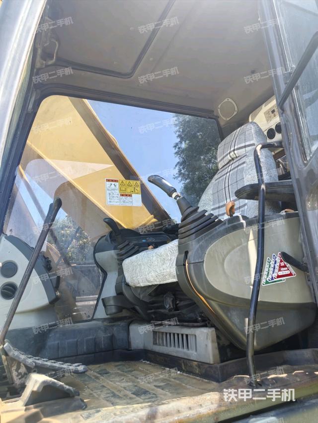 驾驶室整体(整机外观) 驾驶室整体(整机外观)