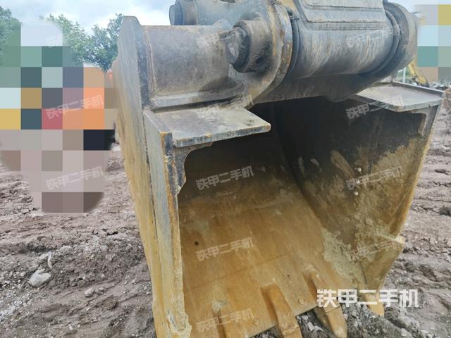铲斗右后整体(工作和回转装置) 铲斗右后整体(工作和回转装置)