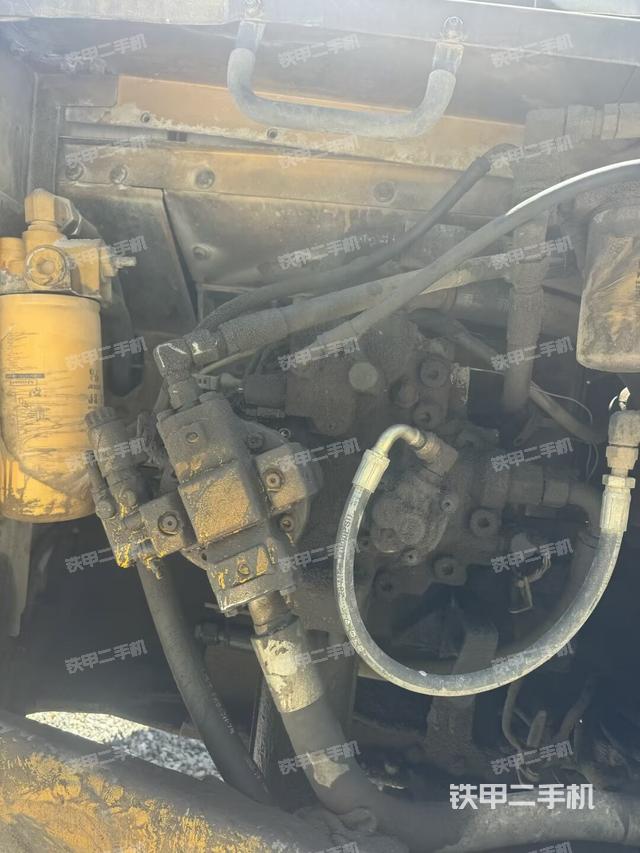 液壓泵艙室正面整體(整機(jī)外觀(guān)) 液壓泵艙室正面整體(整機(jī)外觀(guān))