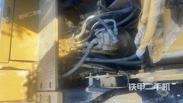 回转马达和主控阀（整机外观）