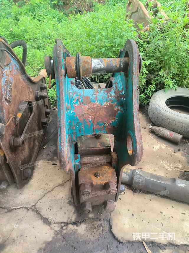 整機(jī)右后45°(設(shè)備外觀及核心部件) 整機(jī)右后45°(設(shè)備外觀及核心部件)