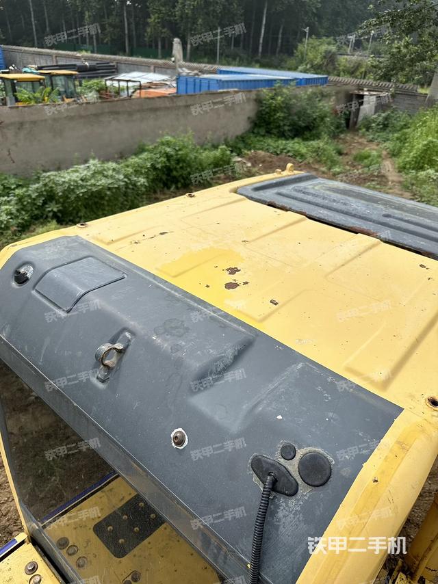 驾驶室顶部(整机外观) 驾驶室顶部(整机外观)