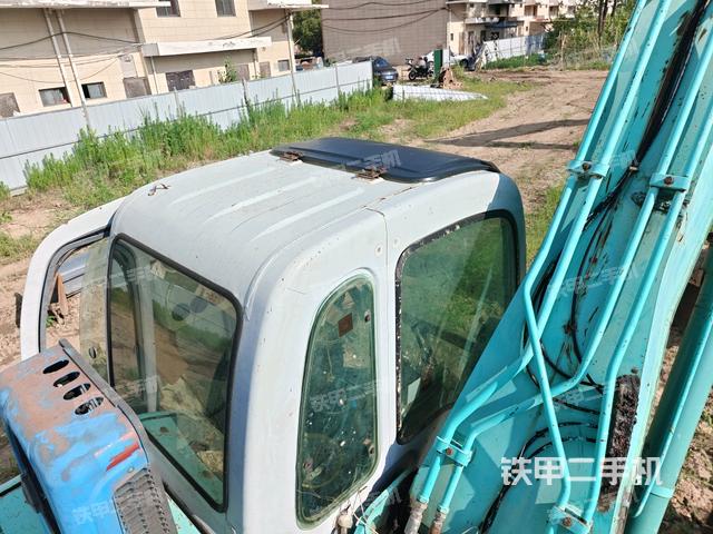 驾驶室顶部俯视(上车部件) 驾驶室顶部俯视(上车部件)