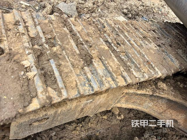 单侧履带整体(整机外观) 单侧履带整体(整机外观)