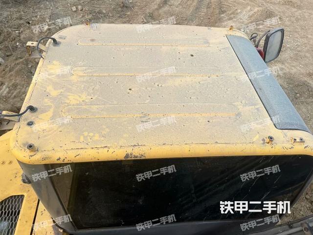 驾驶室顶部(整机外观) 驾驶室顶部(整机外观)