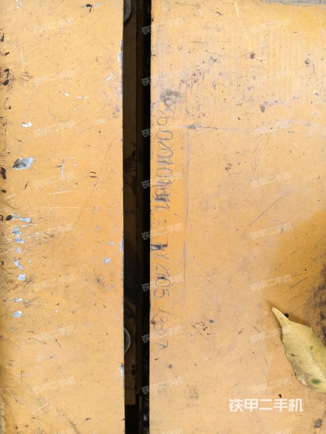 大臂背部俯視（工作和回轉(zhuǎn)裝置）