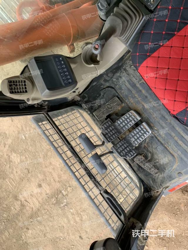 驾驶室整体(整机外观) 驾驶室整体(整机外观)