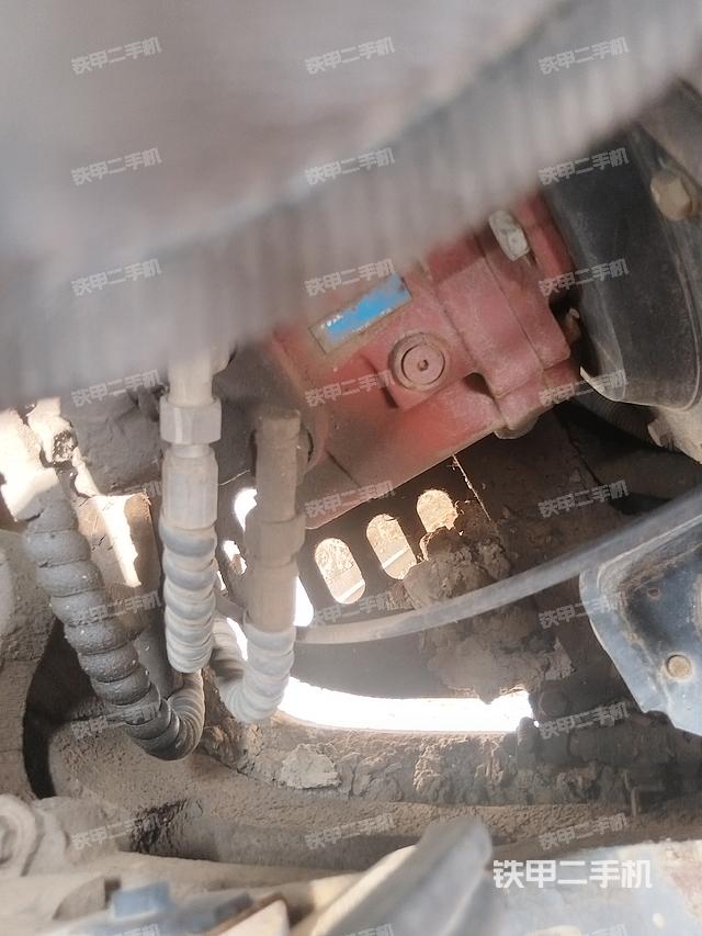 液壓泵艙室正面整體(整機(jī)外觀) 液壓泵艙室正面整體(整機(jī)外觀)
