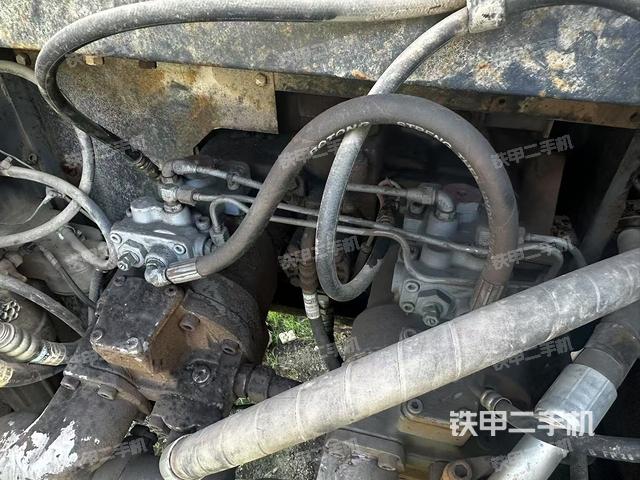 液壓泵艙室正面整體（整機(jī)外觀）