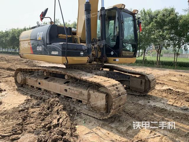 驾驶室顶部(整机外观) 驾驶室顶部(整机外观)