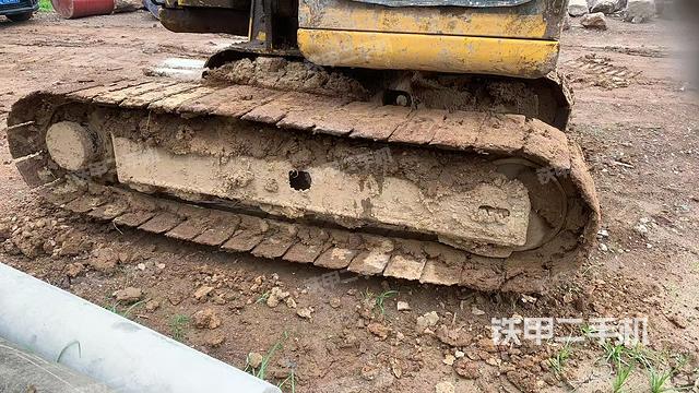 單側(cè)履帶整體(整機(jī)外觀) 單側(cè)履帶整體(整機(jī)外觀)