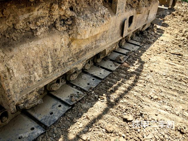 右側(cè)履帶整體?（行走機(jī)構(gòu)）