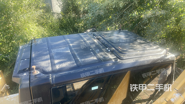 驾驶室顶部（整机外观）