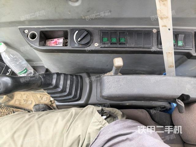 座椅左側(cè)控制臺(tái)/音響/含左手柄（駕駛室部分）