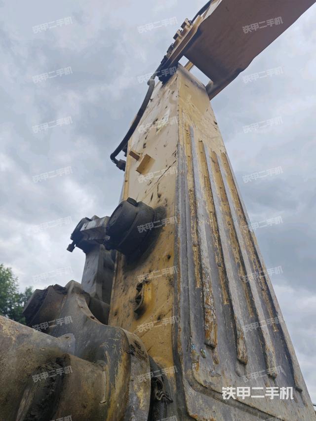 小臂整体左后(工作和回转装置) 小臂整体左后(工作和回转装置)