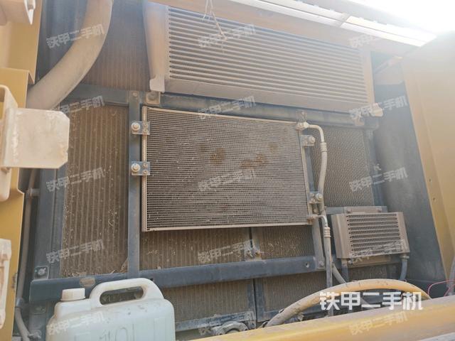 散熱器正面(大件艙室) 散熱器正面(大件艙室)