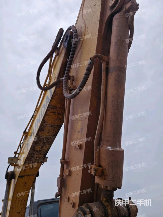 小臂整体右前(工作和回转装置) 小臂整体右前(工作和回转装置)