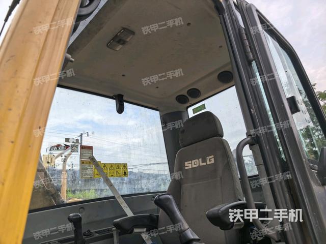 ?駕駛室正側(cè)（駕駛室部分）