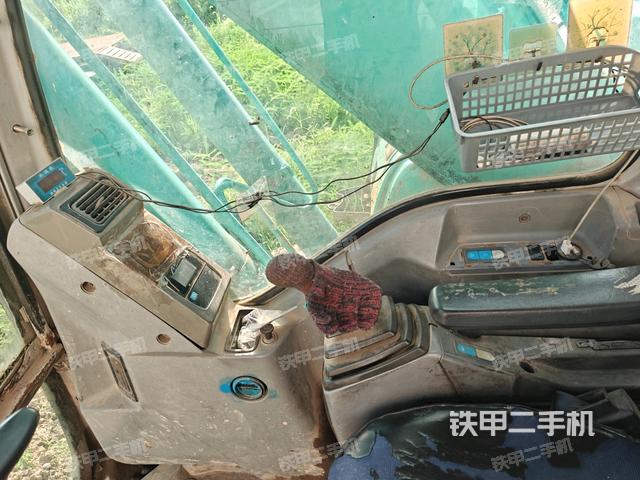 后窗玻璃角标(驾驶室部分) 后窗玻璃角标(驾驶室部分)
