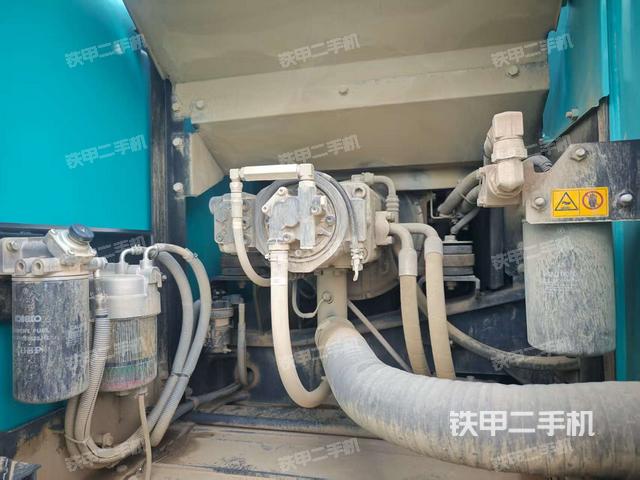 液压泵舱室正面整体(整机外观) 液压泵舱室正面整体(整机外观)