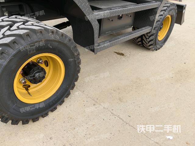 左側(cè)履帶整體?(行走機(jī)構(gòu)) 左側(cè)履帶整體?(行走機(jī)構(gòu))