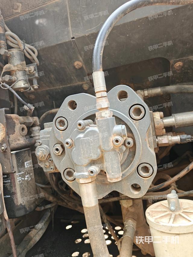 液壓泵斜45?左（大件艙室）