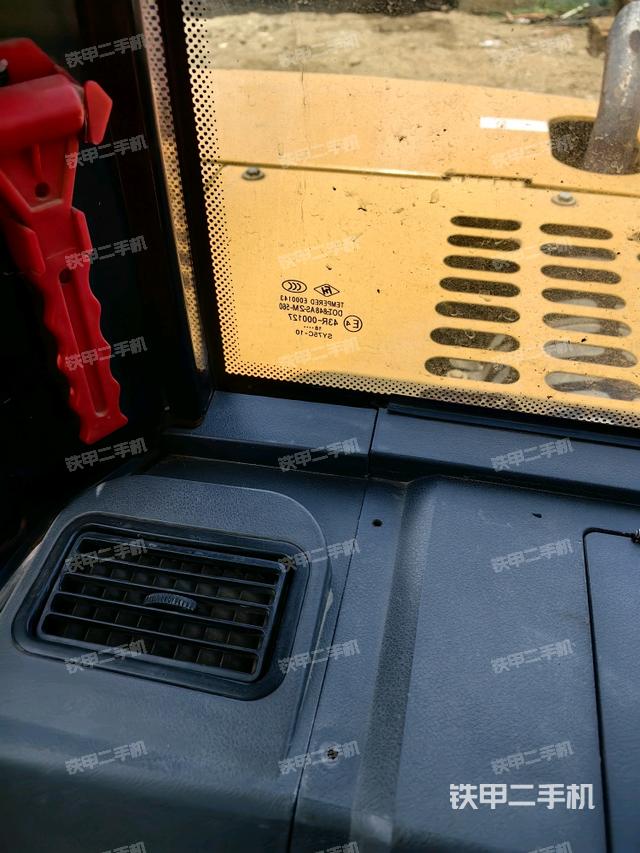 后窗玻璃角標(biāo)（駕駛室部分）