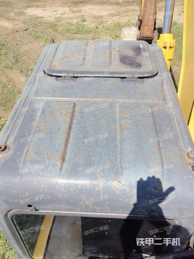 驾驶室顶部(整机外观) 驾驶室顶部(整机外观)